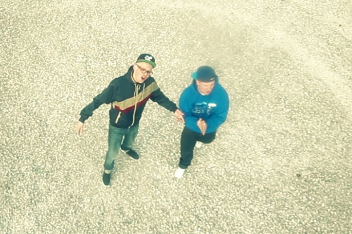 Bezczel – „Lukrowany fałsz” ft. Grizzlee (wideo)