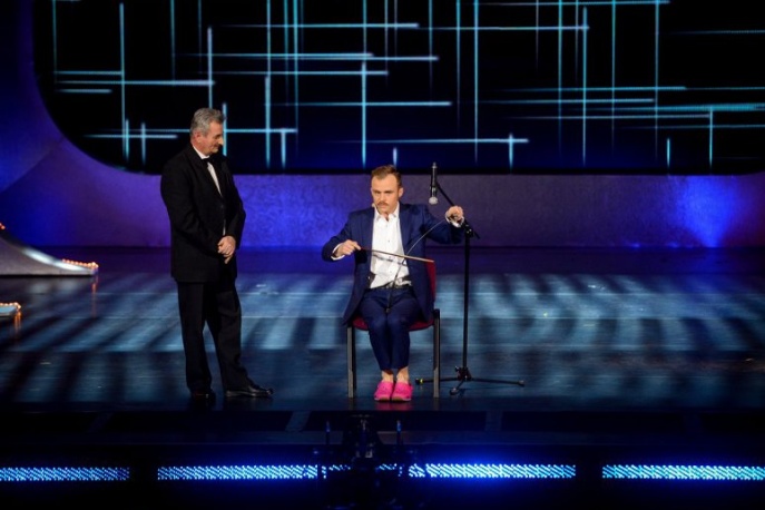 Rekordzista Guinnessa w grze na pile w Must Be The Music (wideo)