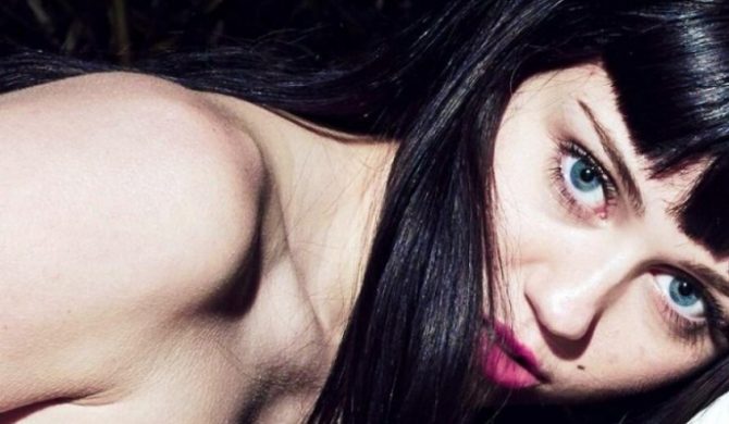 Miley Cyrus znów się rozbiera. Tym razem na potrzeby okładki singla