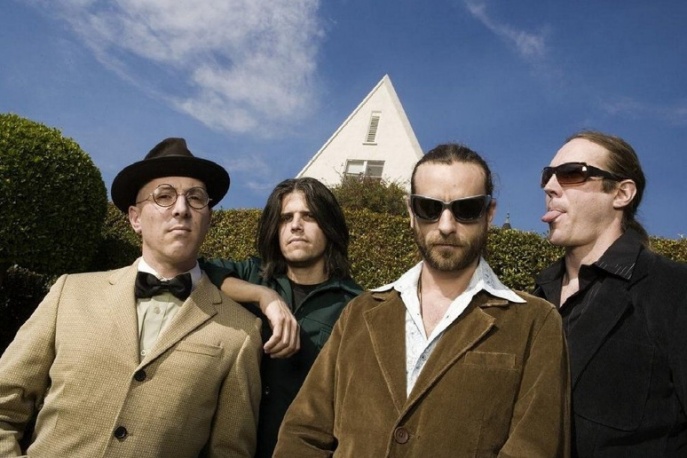 Maynard James Keenan na trzy