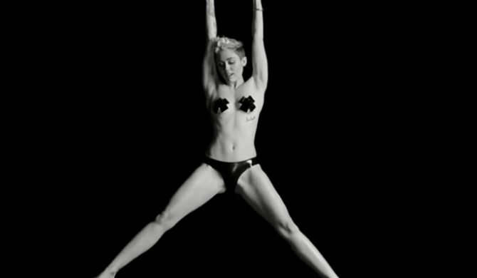 Miley Cyrus znów szaleje. Zobaczcie nowy klip