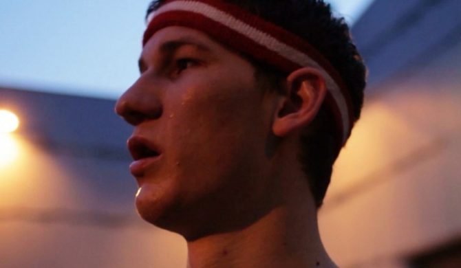 Kuba Knap – „Mhm” (wideo)