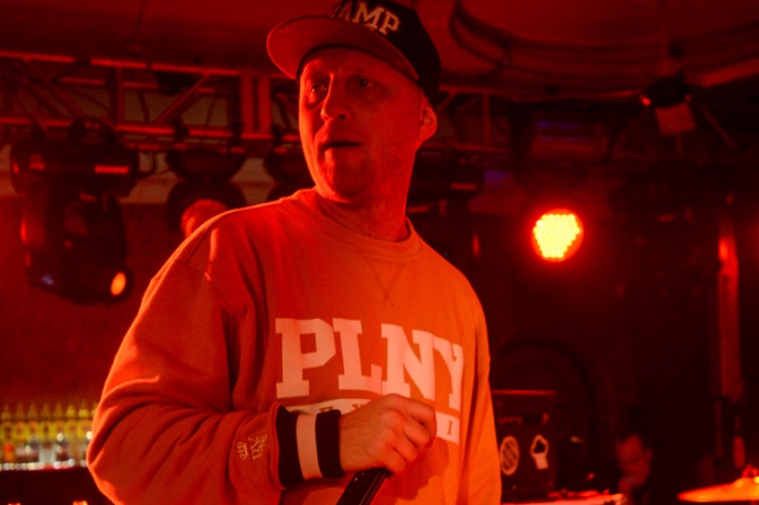 Numer Raz broni Tedego