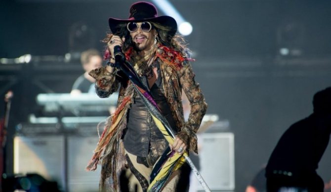 „Świetny wokalnie, w dobrej kondycji fizycznej i w poprawnym kontakcie z rzeczywistością”. Relacja z łódzkiego koncertu Aerosmith