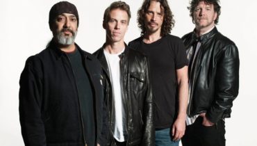 Lato z grungem.  Felieton Artura Rawicza