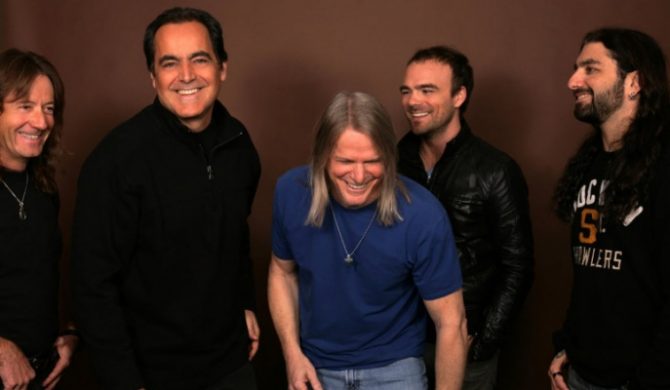 Flying Colours z nowym klipem