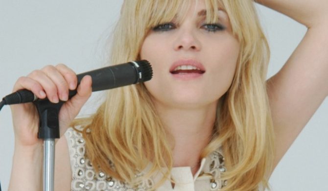 Emmanuelle Seigner śpiewa z Romanem Polańskim