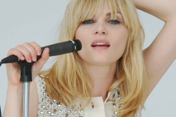 Emmanuelle Seigner śpiewa z Romanem Polańskim