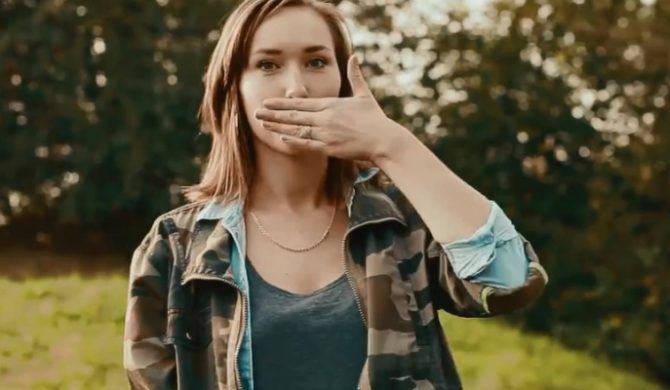 Młody M x Pawbeats – „Wiecznie młodzi” ft. Justyna Kuśmierczyk (wideo)