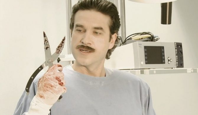 Marcin Dorociński w klipie Curly Heads