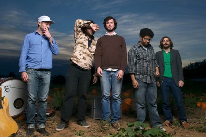 Dwa supporty przed Editors