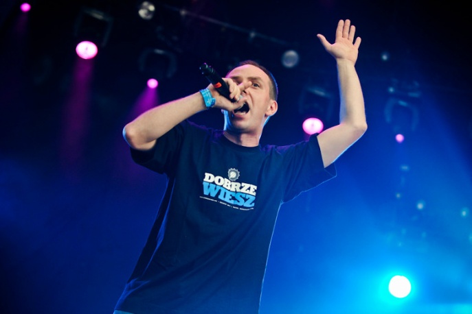 Łona: „Wyślij sobie pocztówkę” nie zapowiada albumu