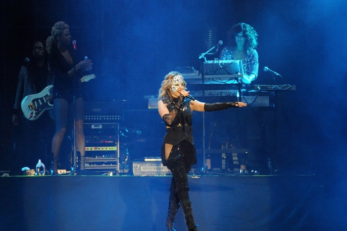 Kylie Minogue się stara