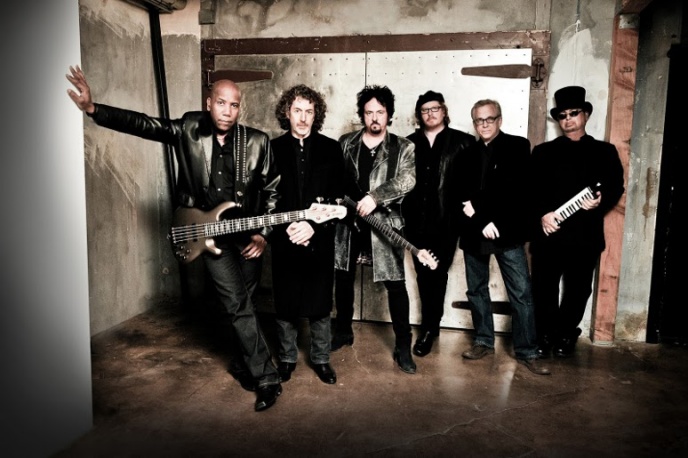 „Holy War” – nowa piosenka Toto