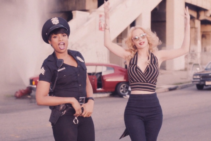 Iggy Azalea i Jennifer Hudson w klipie do „Trouble”