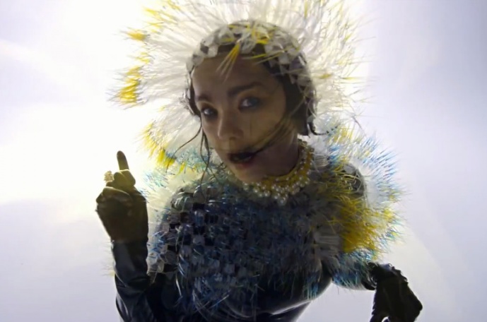 Björk prezentuje „Lionsong” (wideo)