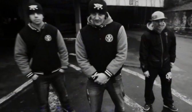Bosski Firma – „Wychowany ulicą” ft. Kaczy, Dudek P56 (wideo)