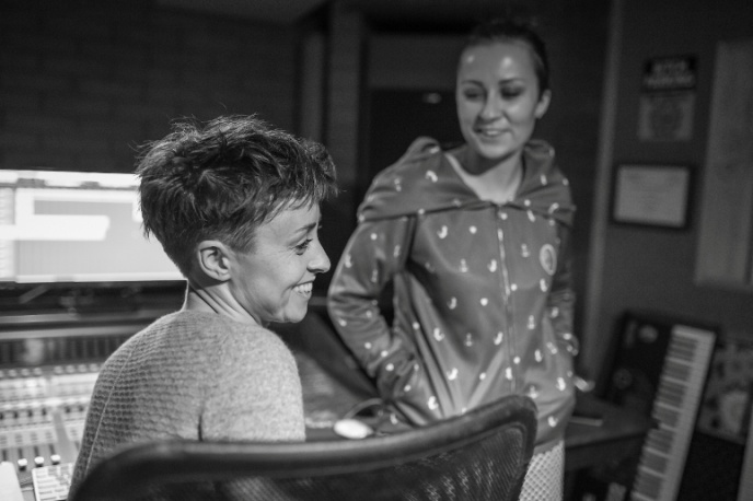 Paulina i Natalia Przybysz – „Burning Down The House” (wideo)