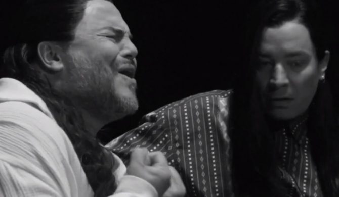 Jimmy Fallon i Jack Black grają „More Than Words”