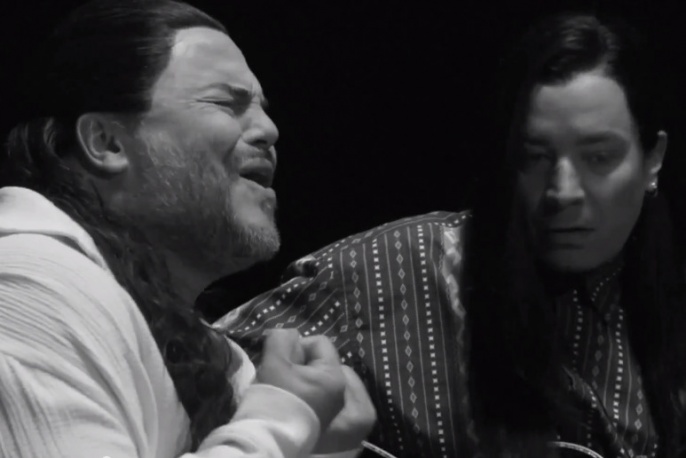 Jimmy Fallon i Jack Black grają „More Than Words”