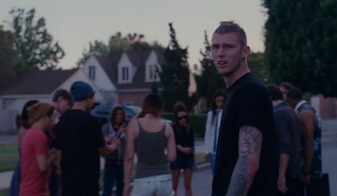 Machine Gun Kelly – „A Little More” ft. Victoria Monet (wideo)