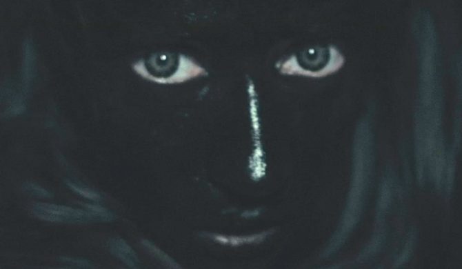 Sokół x Hades x Sampler Orchestra – „Nie śmiem/Wicher dobijał się do okien” (wideo)