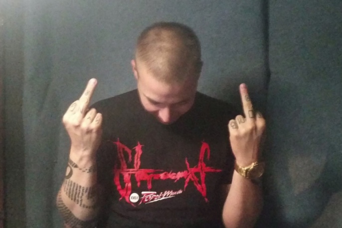 „Znalazłem kilkanaście minut między karmieniem a przewijaniem, żeby odpowiedzieć na ten gniot” – TomB odpowiada na diss Aspiratio Crew