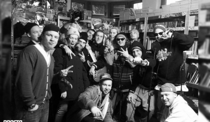 Hip-hop i żywe instrumenty – JWP/BC pierwszymi gośćmi nowego cyklu na Prosto