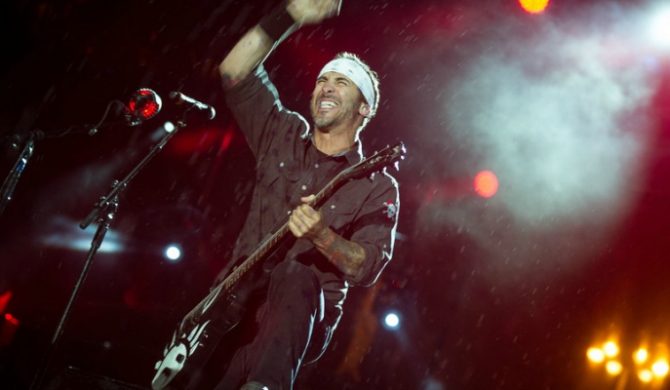 Wokalista Godsmack gościem Foo Fighters. Artyści wykonali wspólnie hit Alice`a Coopera