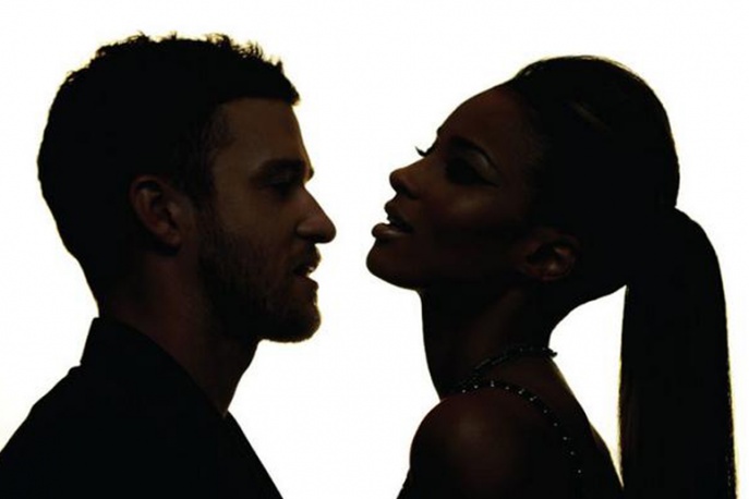 Ciara Lizała Ucho Justina