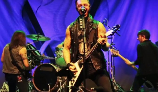 Bullet For My Valentine prezentują „Army Of Noise”