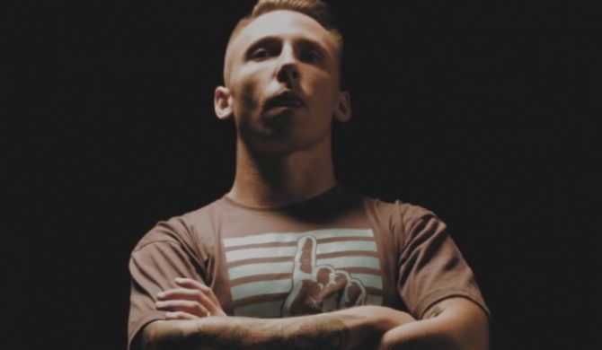 „Zgłupiej” – Justyna Kuśmierczyk w nowym kawałku Zeusa (wideo)