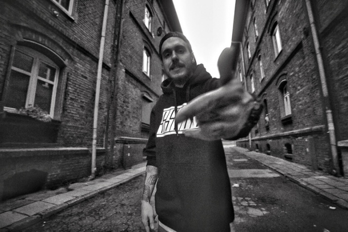 „Ulice bogów” – nowy teledysk Miuosha