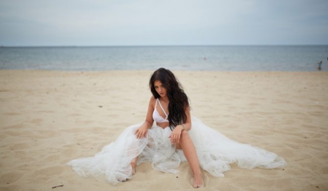 „Morze słów” – nowy klip Honoraty Skarbek