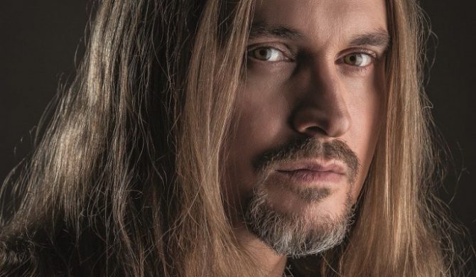 „To jest zespół, który nie lubi rutyny ani nudy w swoich dźwiękach” – Maciej Balcar o Dave Matthews Band.