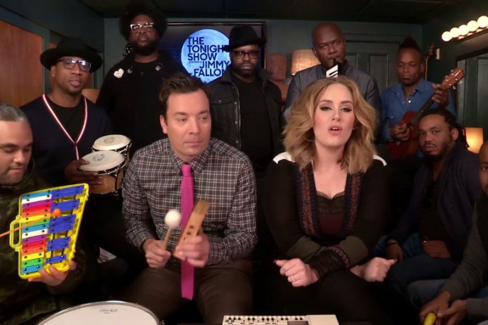Adele, Jimmy Fallon, The Roots i dziecięce instrumenty – zobaczcie znakomitą wersję „Hello”