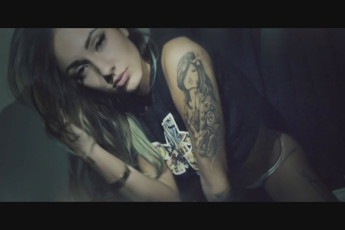 Kajman przedstawia „Meduzy”