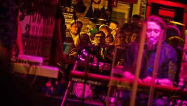 Po co wymyślono knajpy? Felieton Artura Rawicza