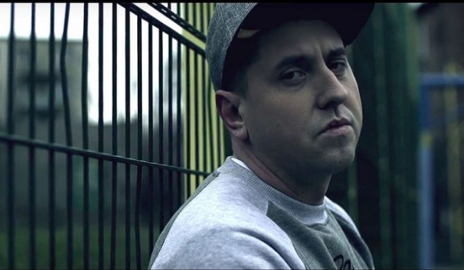 „Kroki” – nowy teledysk Białasa