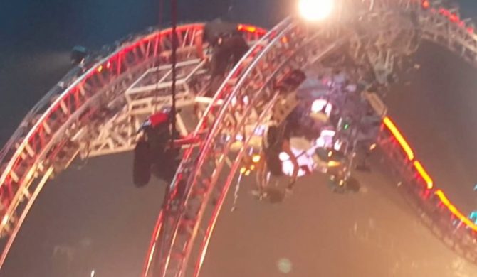 Chwile grozy na pożegnalnym koncercie Mötley Crüe. Tommy Lee utknął na rollercoasterze grając na perkusji