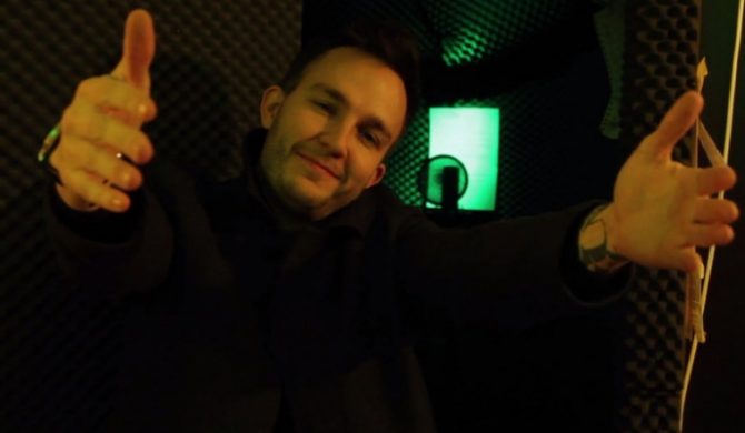 Alkopoligamia do artysty: „No chodź się przytul”. Komunikat dla Kaietanovicha?