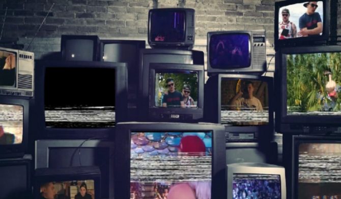 Tede, Popek, Sobota, Matheo, Malik i inni w klipie Mopsa i Kamela „Wybór”