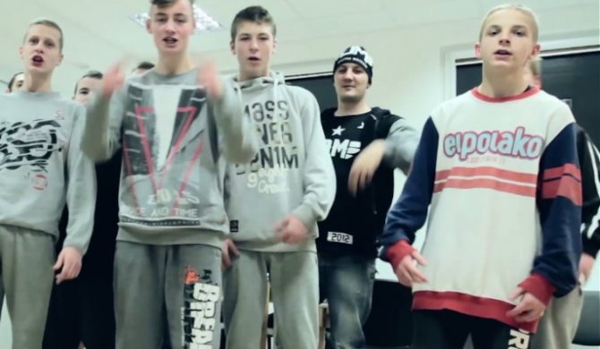 „Rozdajemy światło” – nowy klip Bosskiego Romana