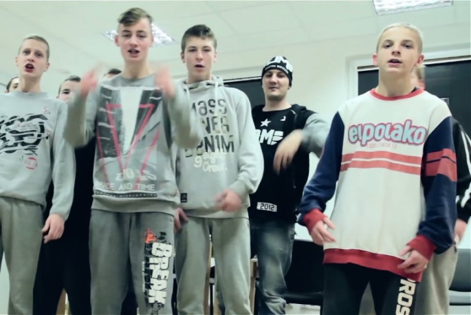 „Rozdajemy światło” – nowy klip Bosskiego Romana