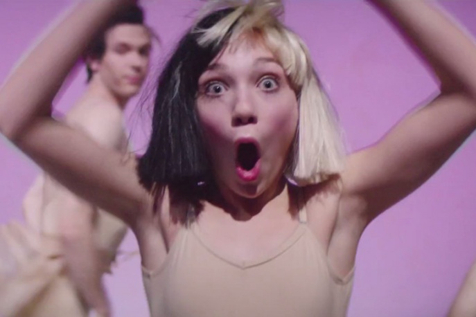 Meddie Ziegler ponownie tańczy dla Sii. Nowy klip Australijki