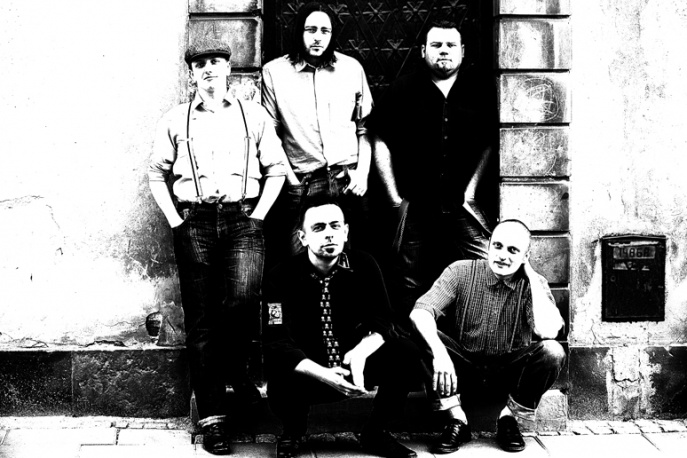 „Naćpany Bob Dylan pogujący na koncercie Sex Pistols”