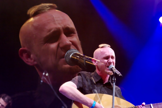 Roberto DeLira & Kompany