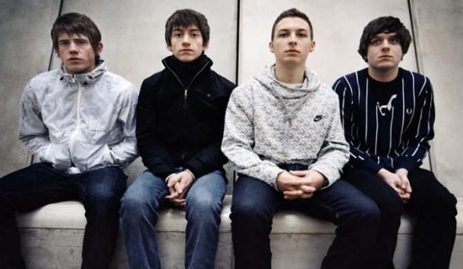 Wokalista Arctic Monkeys jak Britney