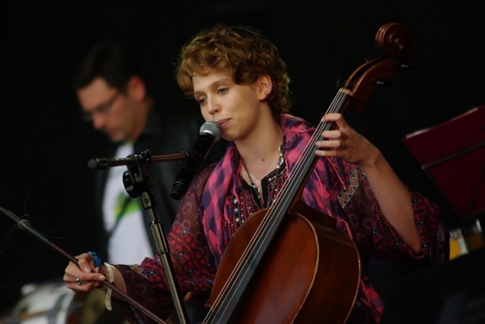 Płyta Kapeli Ze Wsi Warszawa płytą roku w USA