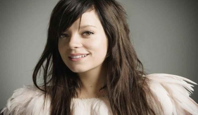 Lily Allen kombinuje